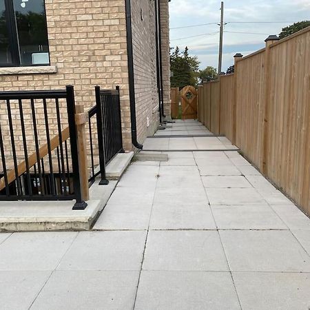 Beautiful Walk Out Basement Apartment In Pickering Near Beach Exterior foto