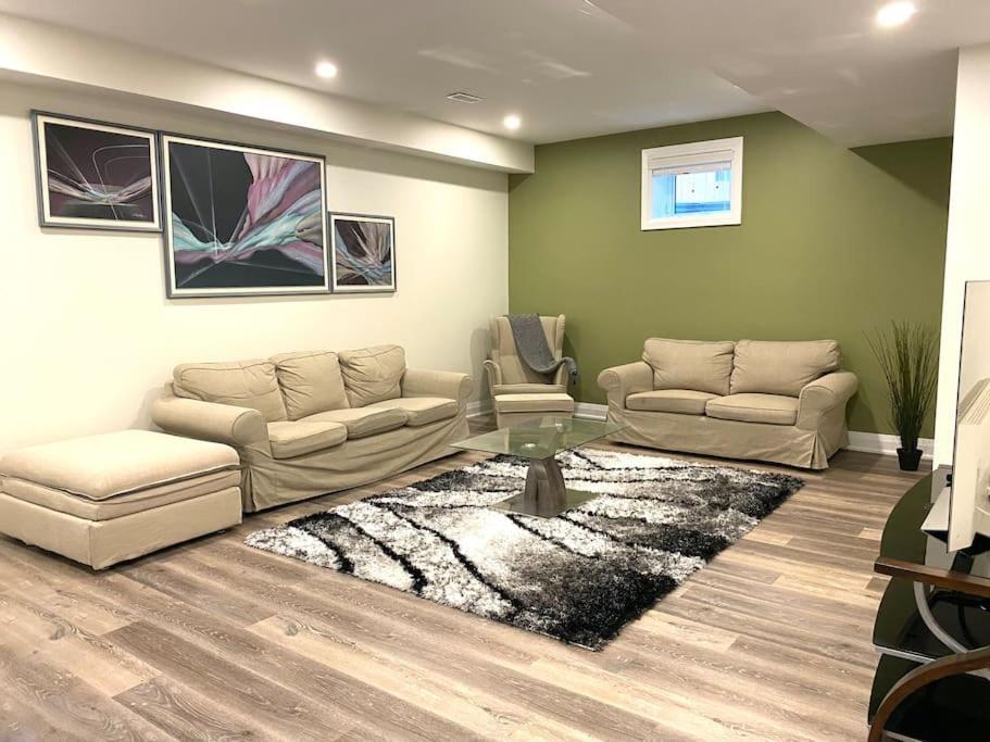 Beautiful Walk Out Basement Apartment In Pickering Near Beach Exterior foto