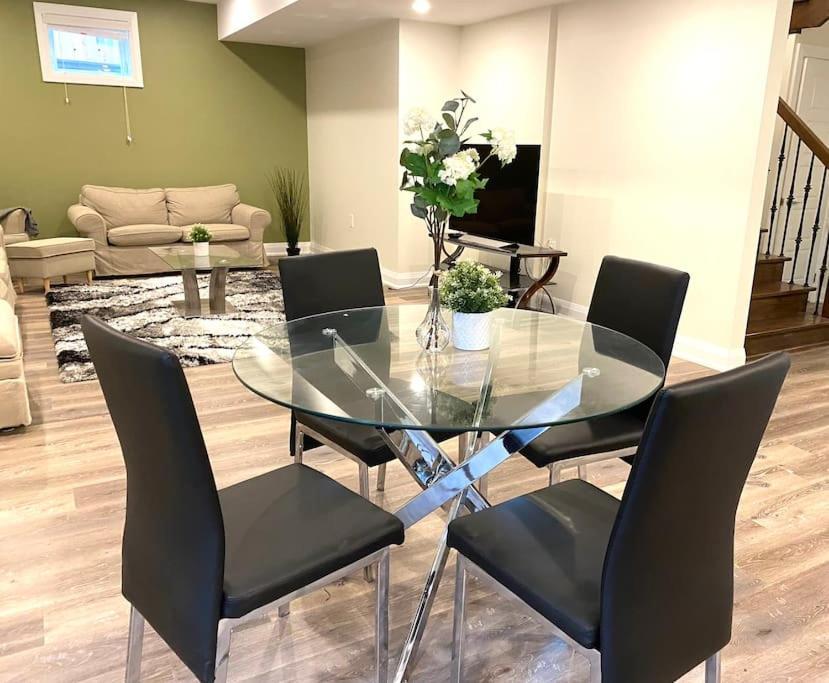 Beautiful Walk Out Basement Apartment In Pickering Near Beach Exterior foto